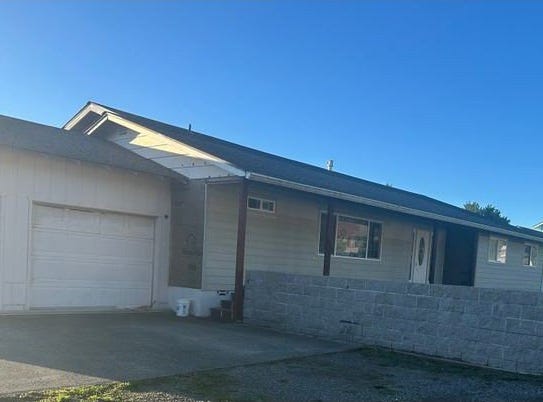 711 1ST St, Brookings, OR 97415