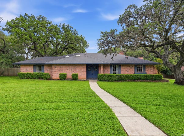 228 Sagecrest Dr, Hollywood Park, TX 78232