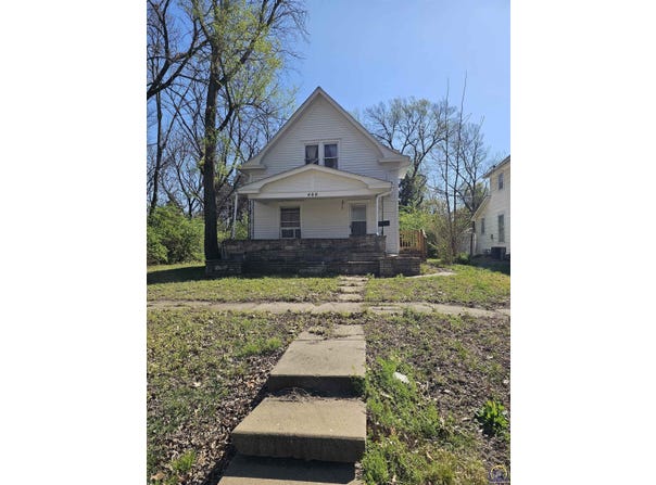 400 SW Orchard ST, Topeka, KS 66606