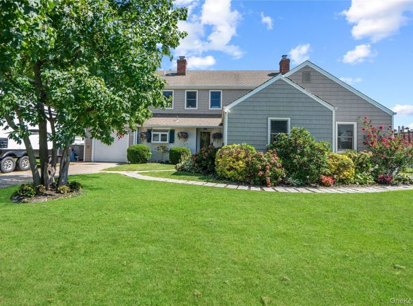 73 Maple Avenue, Bay Shore, NY 11706