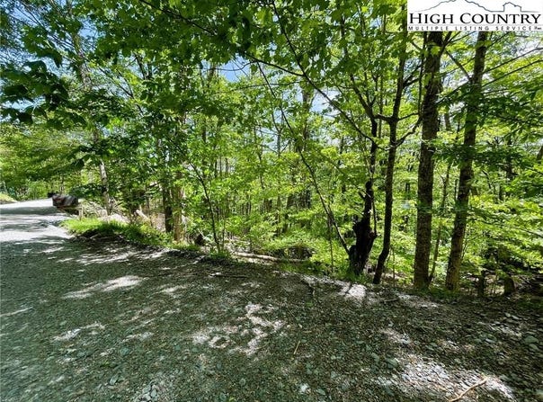236 Lakeledge Road, Beech Mountain, NC 28604
