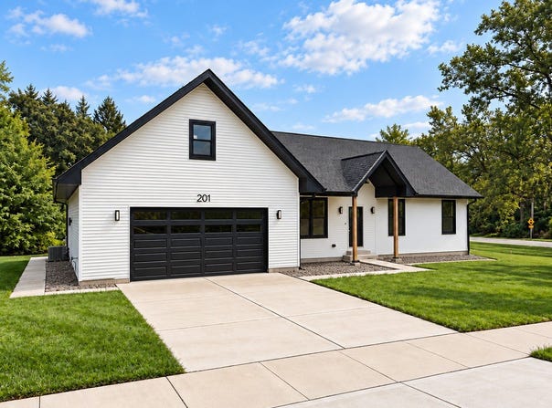 201 Capri Dr, Round Lake, IL 60073