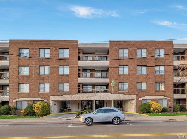 376 Central Avenue, Lawrence, NY 11559