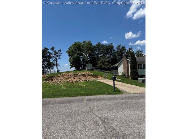 418 Carriage Way, Hurricane, WV 25526