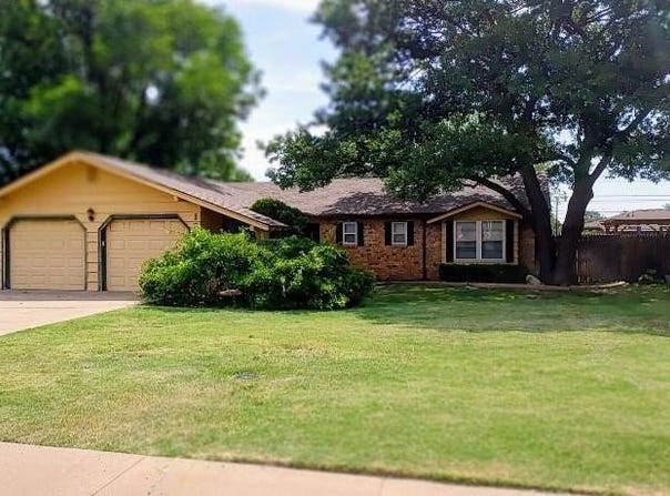 1812 Floydada Street, Plainview, TX 79072