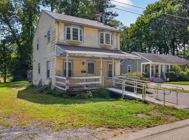 17 W Cedar Rd, Norfolk, MA 02056