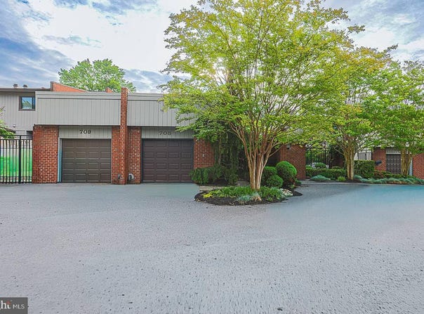708 OLD CROSSING Drive, BALTIMORE, MD 21208
