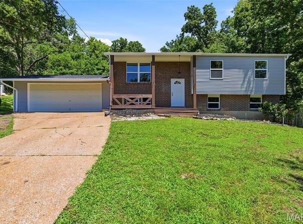25 Apache Trail, Fenton, MO 63026