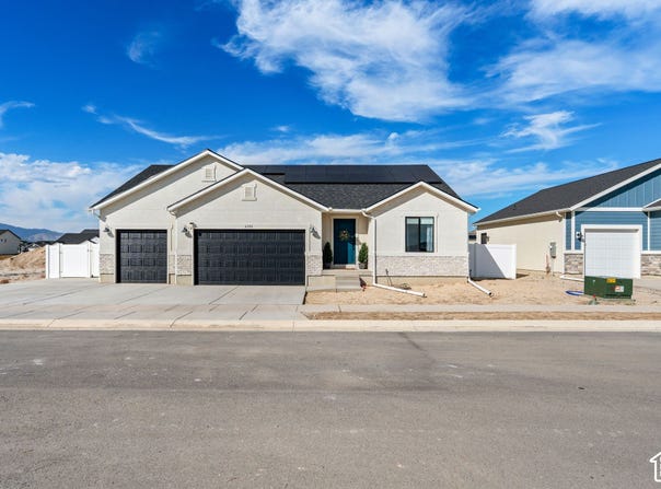 2393 E SUNFLOWER Dr S, Eagle Mountain, UT 84005