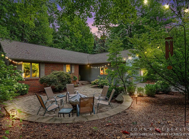 956 Spaulding Avenue SE, Ada, MI 49301