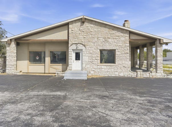 2122 S Glenstone Avenue, Springfield, MO 65804