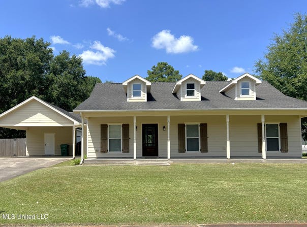 110 Yarborough Place, Waveland, MS 39576