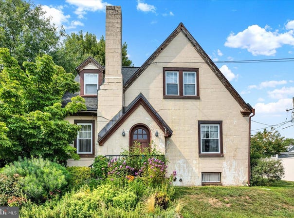 27-A JOHNS Place, MOHNTON, PA 19540