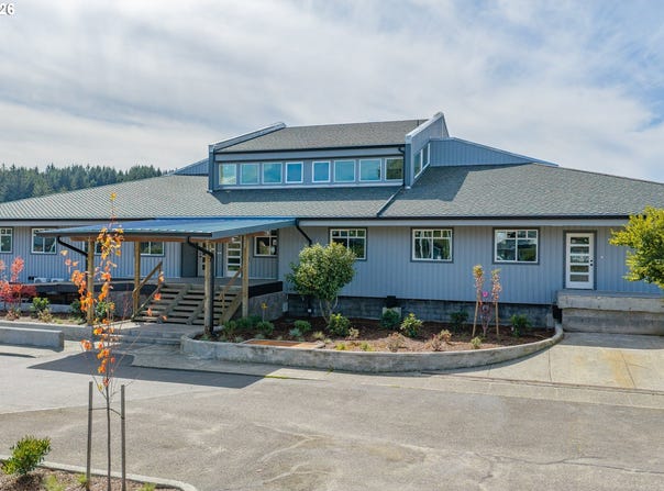 1150 BAY St, Florence, OR 97439