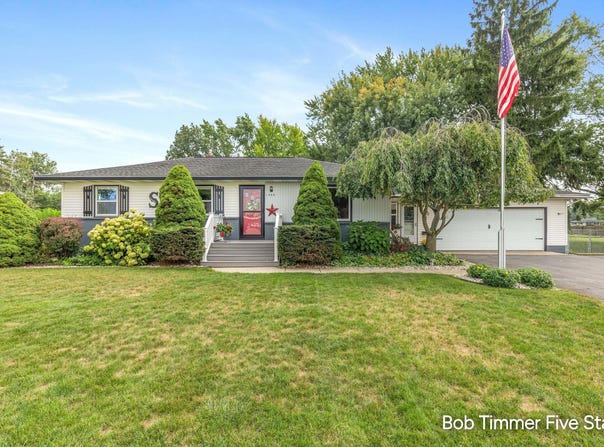 1300 Bauer Road, Jenison, MI 49428