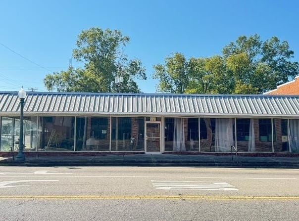 26362 W Main St, West Point, MS 39773