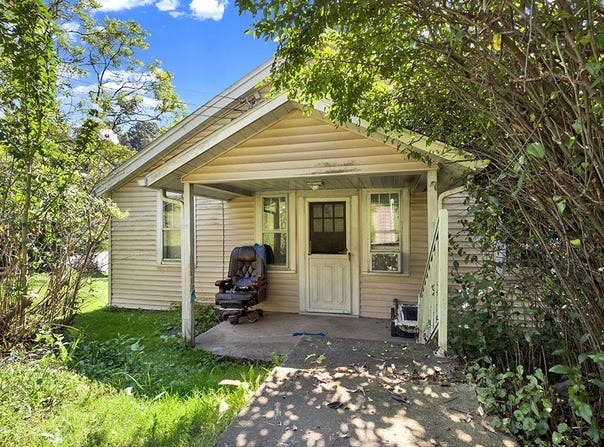 15 Allen Way, White Oak, PA 15131
