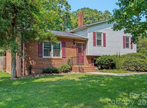 1751 Piney Road, Hickory, NC 28602