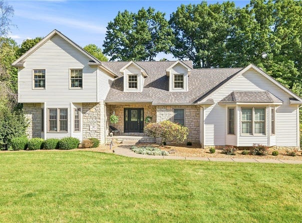 30 White Oak Court, Canfield, OH 44406