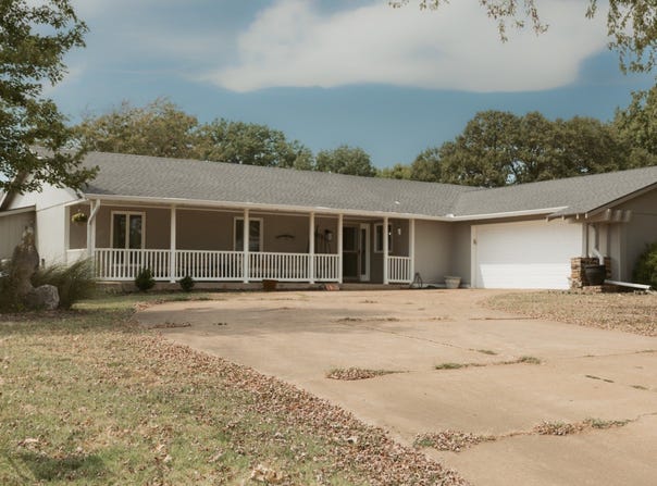 1029 S Denman Ave, Chanute, KS 66720