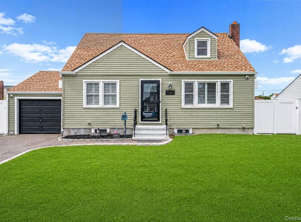 13 Maple Drive, Lindenhurst, NY 11757