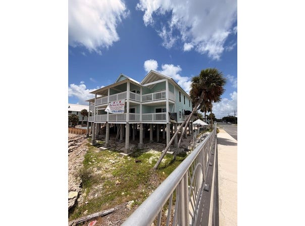 550 1st St, Cedar Key, FL 32625