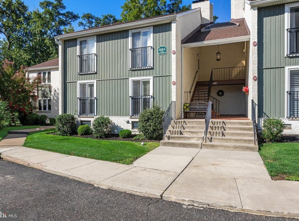 14 E CLOSE, MOORESTOWN, NJ 08057