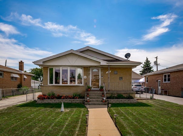 6113 W 80th Place, Burbank, IL 60459