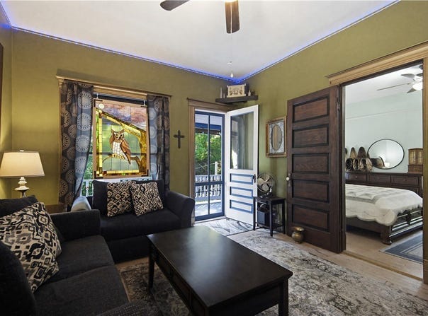 19 Pine Street, Eureka Springs, AR 72632