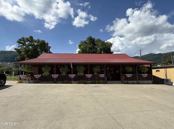 231 E 5th Street, Big Stone Gap, VA 24219
