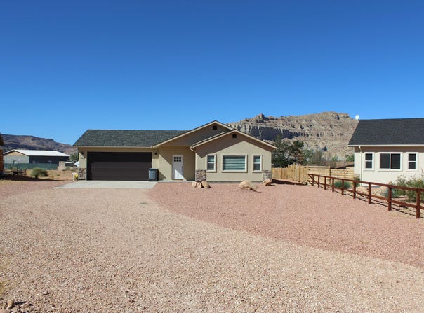 1015 E Canyon Dr, Big Water, UT 84741