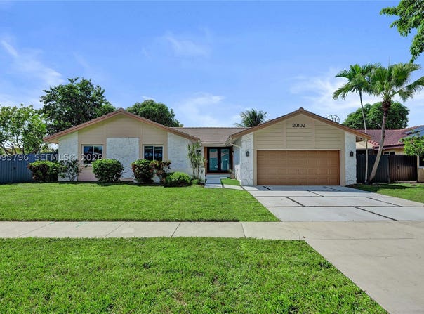 20102 NW 62nd Ave, Hialeah, FL 33015