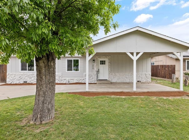 215 Lombardy Lane, Lemoore, CA 93245