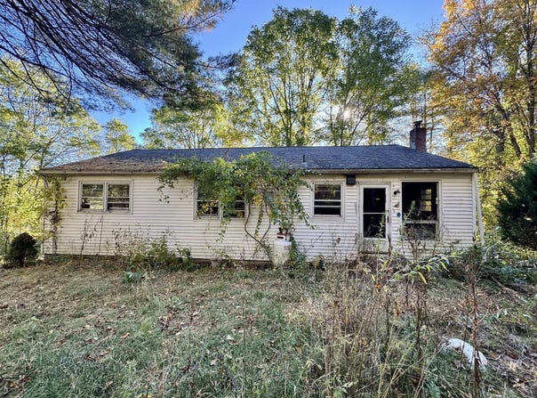 5 Berry Corner Rd, Charlton, MA 01507