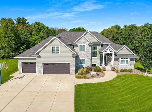 1852 RIDGEMONT Circle, DE PERE, WI 54115