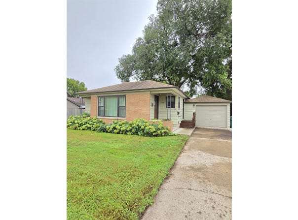 1105 11th St, Milford, IA 51351