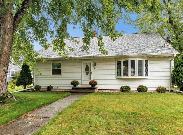427 APOLLO Way, DE PERE, WI 54115-1313