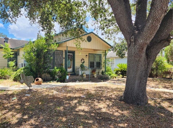 718 Avenue E, Robstown, TX 78380