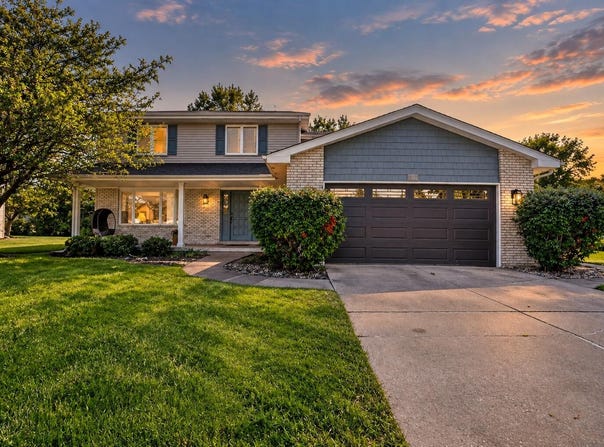 9807 Ivy Lane, Munster, IN 46321