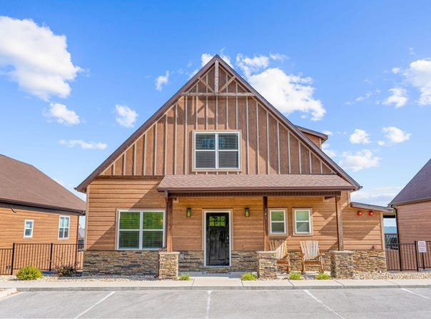 141 Pioneer Peak Road, Kimberling City, MO 65686