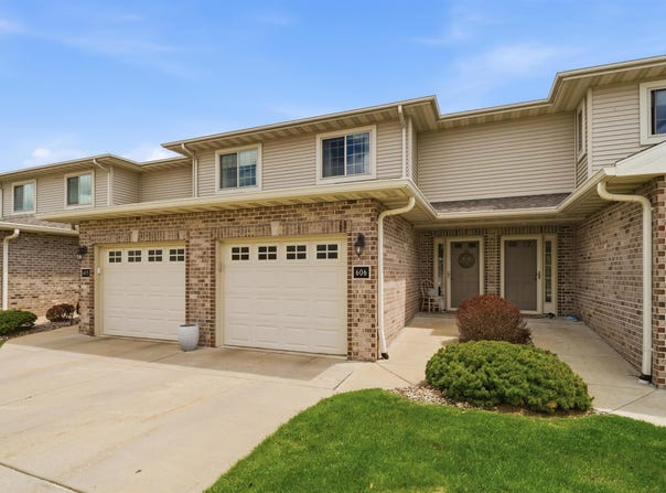 1300 ALPINE Drive, GREEN BAY, WI 54311