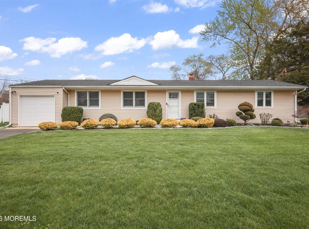 9 Maple Lane, Howell, NJ 07731