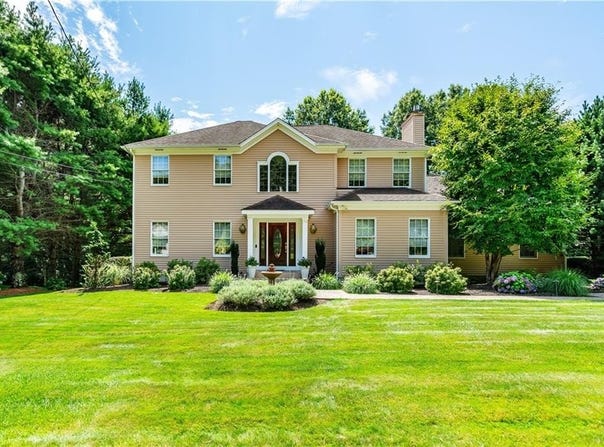 38 Mark Drive, Lincoln, RI 02865