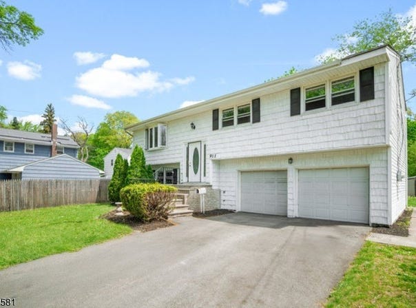 911 Plainfield Ave, Plainfield City, NJ 07060-2222