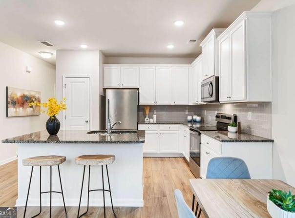 2824 Saratoga Lake View, Decatur, GA 30034