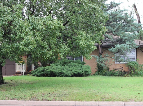 5 Faircrest Dr, Hutchinson, KS 67502