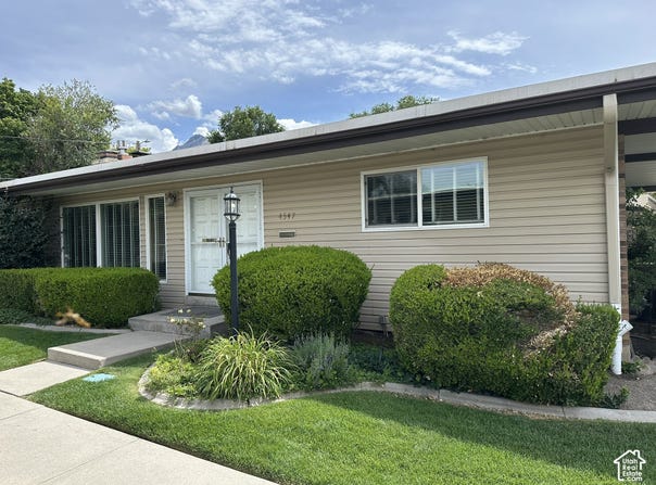 4547 S TANGLEWOOD Dr, Holladay, UT 84117