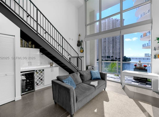 300 S BISCAYNE BLVD, Miami, FL 33131