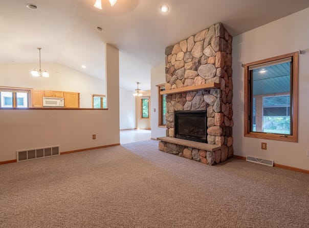 102 AQUILA CT N, Eagle River, WI 54521