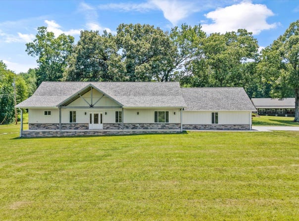 131 Burrville Rd, Sunbright, TN 37872